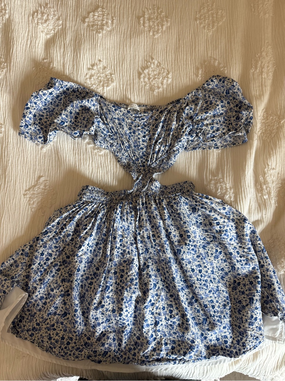 Blue Floral Dress with Flowy Sleeves and Cutout Waist, women’s S